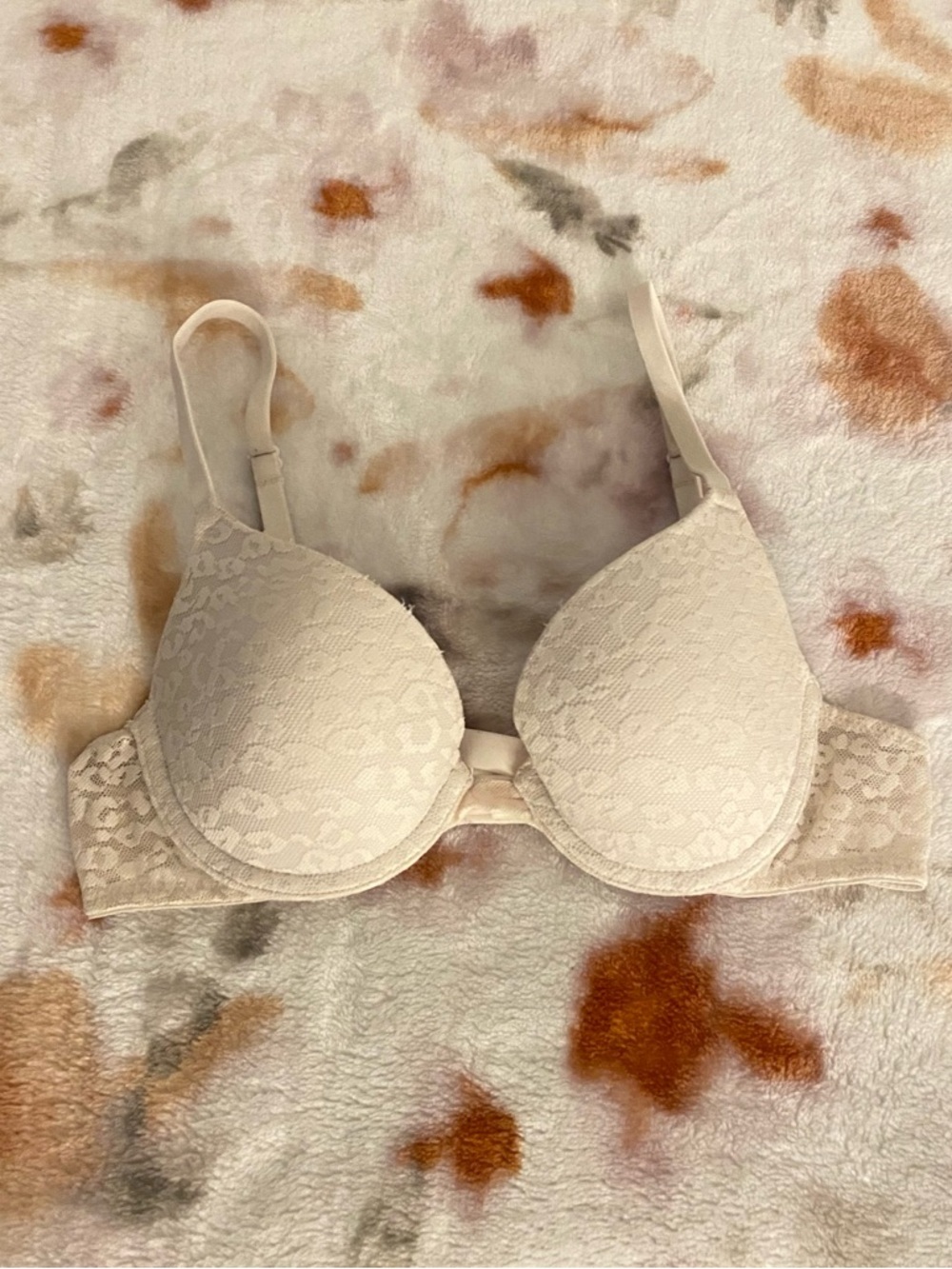 PINK Victoria's Secret cheetah print Lace T-Shirt Bra in Light white Beige